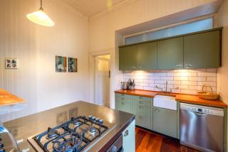 Crescent Villa - Stay Waiheke - 6