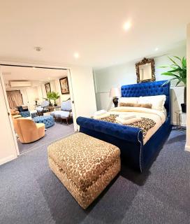 Designer 1-Bed Flat by Tower Bridge - 9