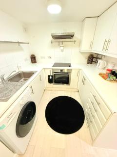 Designer 1-Bed Flat by Tower Bridge - London - 3