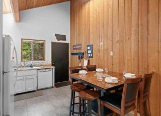 Chalet Chic! Lake and Ski Access Nearby Fish Pond - 7