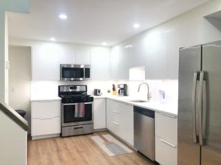 Entire Brand New Apt in DC, Walk to Zoo, Adams Morgan, Dog Friendly - 6