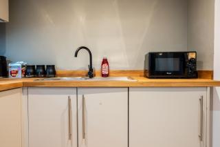 Leeds City Living by The River - Sleeps 10 - Balcony - 4