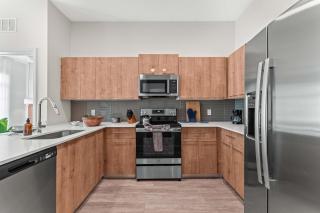 Riviere 2BR Apartment Pet Friendly Oasis Sleeps 6 Close to Epic Universe Pool & Gym - 1