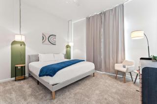 Riviere 3BR Apartment Stylish King Family Pets Friendly Pool & Gym Near Epic Universe - 5