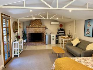 The Cosy Bungalow - 2