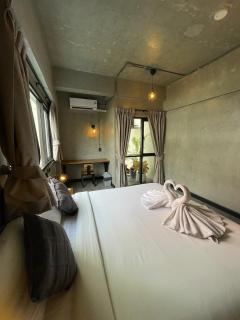 Mad Monkey Bangkok - 8