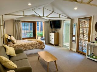 The Cosy Bungalow - 2