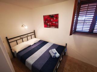 Apartments by the sea Ivan Dolac, Hvar - 16340 - 2