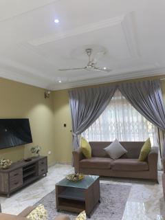 Stylish East Legon 3- Bedroom Retreat - 6