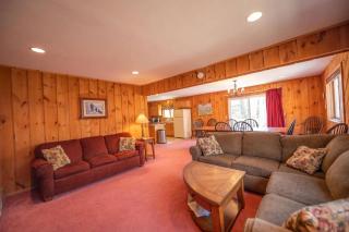 Chalet With Mountain View Steps From Shuttle - 9