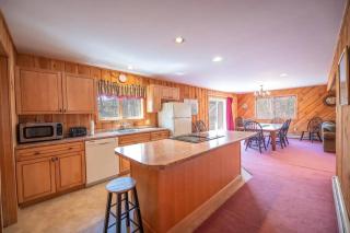 Chalet With Mountain View Steps From Shuttle - 5