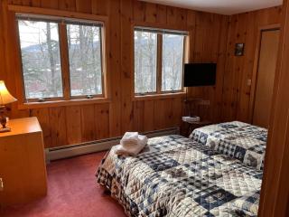 Chalet With Mountain View Steps From Shuttle - 1