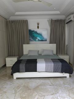 Stylish East Legon 3- Bedroom Retreat - 9
