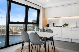 Luxury 2BR Docklands Apartment Panoramic City & Waterfront Views - Melbourne - 2
