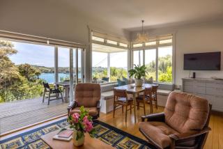 Pat's Bach - Elevated Bay Views Over Little Oneroa - 8