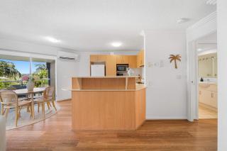 Ocean Vista Retreat - Private Rooftop Spa by the Sea - 2