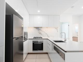 Luxury South Bank Apartment | City Views - 6