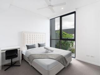 Luxury South Bank Apartment | City Views - 3