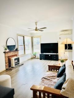 Pet friendly central newly renovated cosy home - 6
