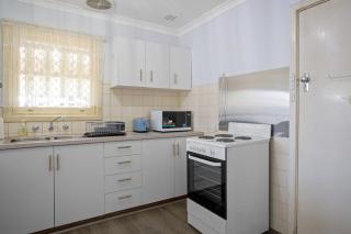 Pet friendly central newly renovated cosy home - 3