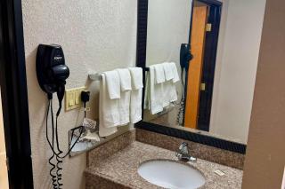 Days Inn by Wyndham Lincoln, IL - 3