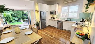 Coastal Haven - Live the Bondi Dream - 3 Bedrooms - 8