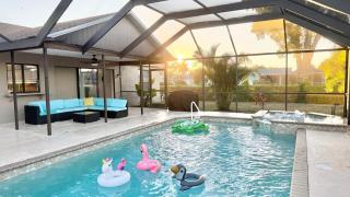 Family Oasis with heated pool & hot tub - 0