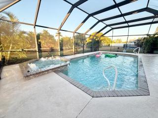 Family Oasis with heated pool & hot tub - 6