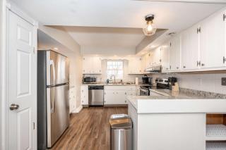 Spooky Nook 4BR, Game Room, Sleeps 8 - 7