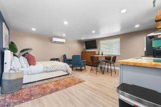 Boho Chic Dt Visalia W Modern Art Flair - 6