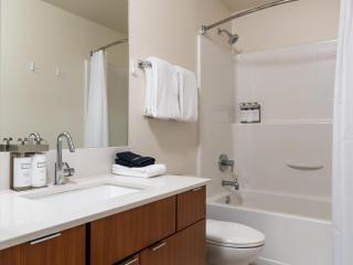 Lux Townhome With Parking and Rooftop Putting Green - 6