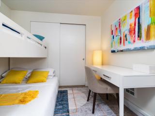 Lux Townhome With Parking and Rooftop Putting Green - 7