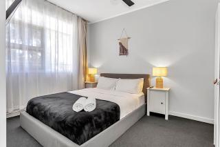 Walk to Beach And Cafes Near City And Airport - 5