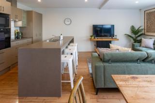 Sherborne Secure Townhouse with Double Garage - 7