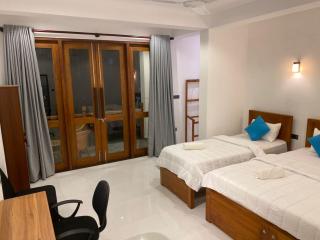 BLUE WHALES HOTEL - 6