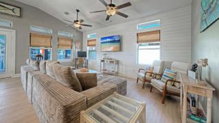 Steps to Beach Balcony Ocean View Golf Cart Zone Casa Rosada by AvantStay - 3