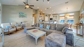 Steps to Beach Balcony Ocean View Golf Cart Zone Casa Rosada by AvantStay - 1