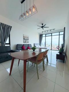 Beacon Executive Suite by Uptrend Home Management - 9