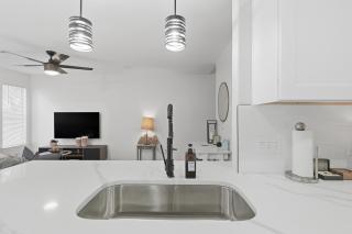 Warm and Cozy 2025 New Build Home at UT, Downtown, King Beds, Rain Showers, Sleep10 - 1