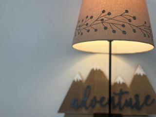 4BR Chicon 2025 New Build, by UT, Downtown, 3 King Beds, RainShower - 1