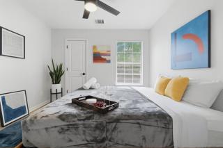 Warm and Cozy 2025 New Build Home at UT, Downtown, King Beds, Rain Showers, Sleep10 - 0