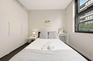 Near CBD 2 BRD Apartment with Parking at Glebe - 1