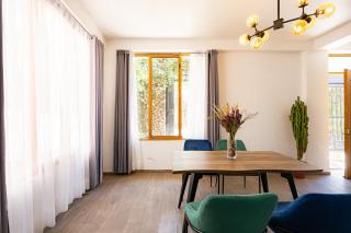 Rural Retreat with Charming Patio 2 Bedrooms - 4