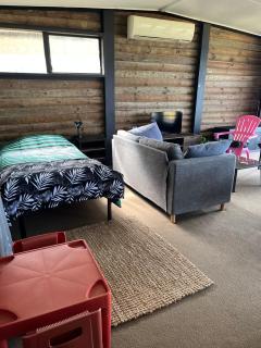 Stanmore Bay Log Cabin - short walk to beach - 6