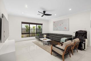 Family-Friendly 4BR with Dual Dining Kid-Friendly - 3