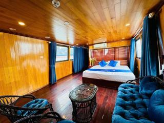 Private Cruise Ha Long Bay - Bai Tu Long Bay - 9