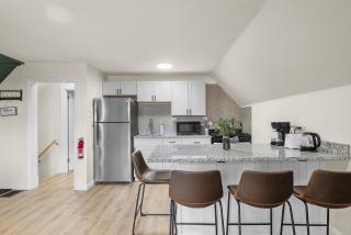 Squirrel Hill Modern Haven 1BR with Private Parking - 9