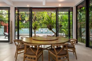 Walk, Best of Berawa, 5bd villa, 2min from Finns - 8