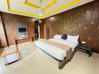 SHREE DWARKESH RESORT & WATERPARK I 07km from shreenathji temple 966o9o1oo6 - 8