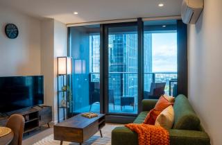 Deluxe 2-Bedroom City View Apartment with Pool & Gym - 0